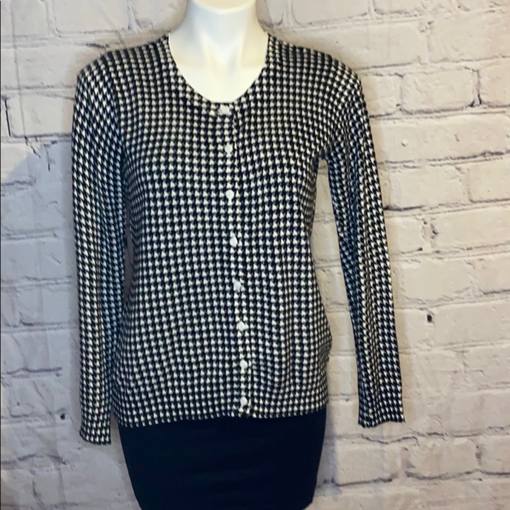 Petite cozy B/W cardigan